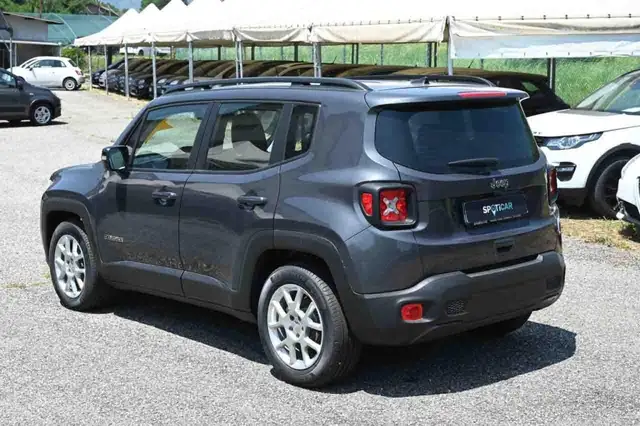 Jeep Renegade view 4