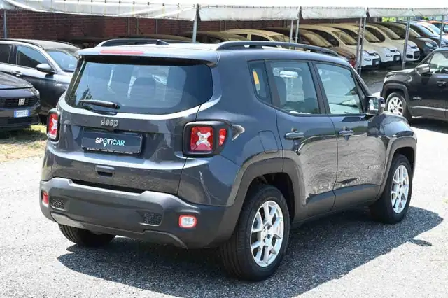 Jeep Renegade view 3