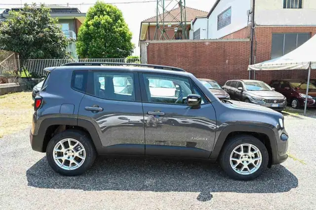 Jeep Renegade view 17