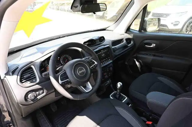 Jeep Renegade view 8