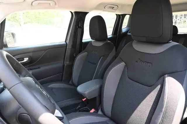 Jeep Renegade view 10