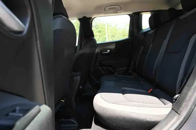 Jeep Renegade view 11