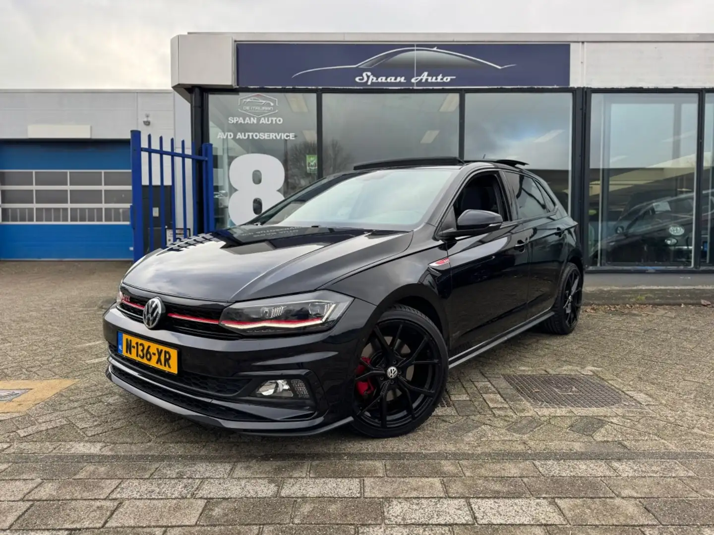 Volkswagen Polo GTI 2.0 TSI | PANO | BEATS | FULL OPTION Zwart - 1