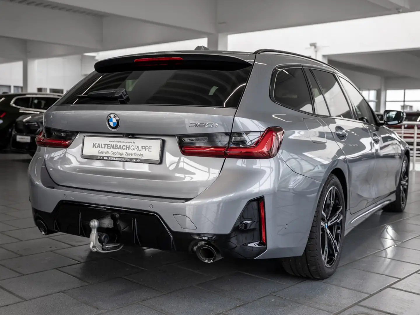 BMW 320 i Touring M-Sport PANO AHK HUD 360° LED Gris - 2