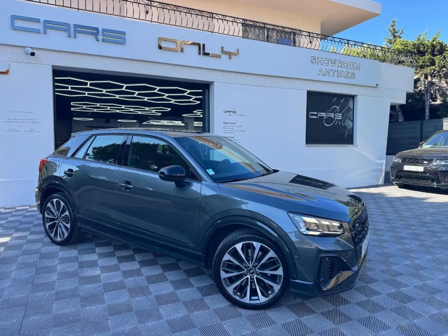 Audi SQ2 S Line Grau - 2