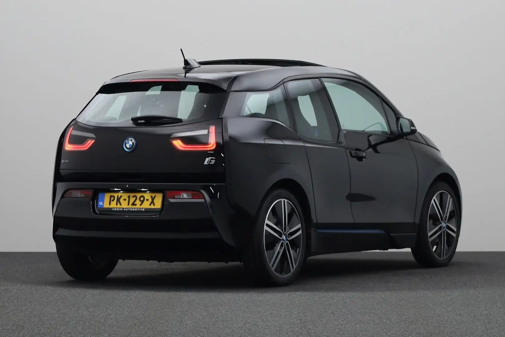 BMW i3 Basis 94Ah 33 kWh | Achteruitrijcamera | Comfort A Zwart - 2