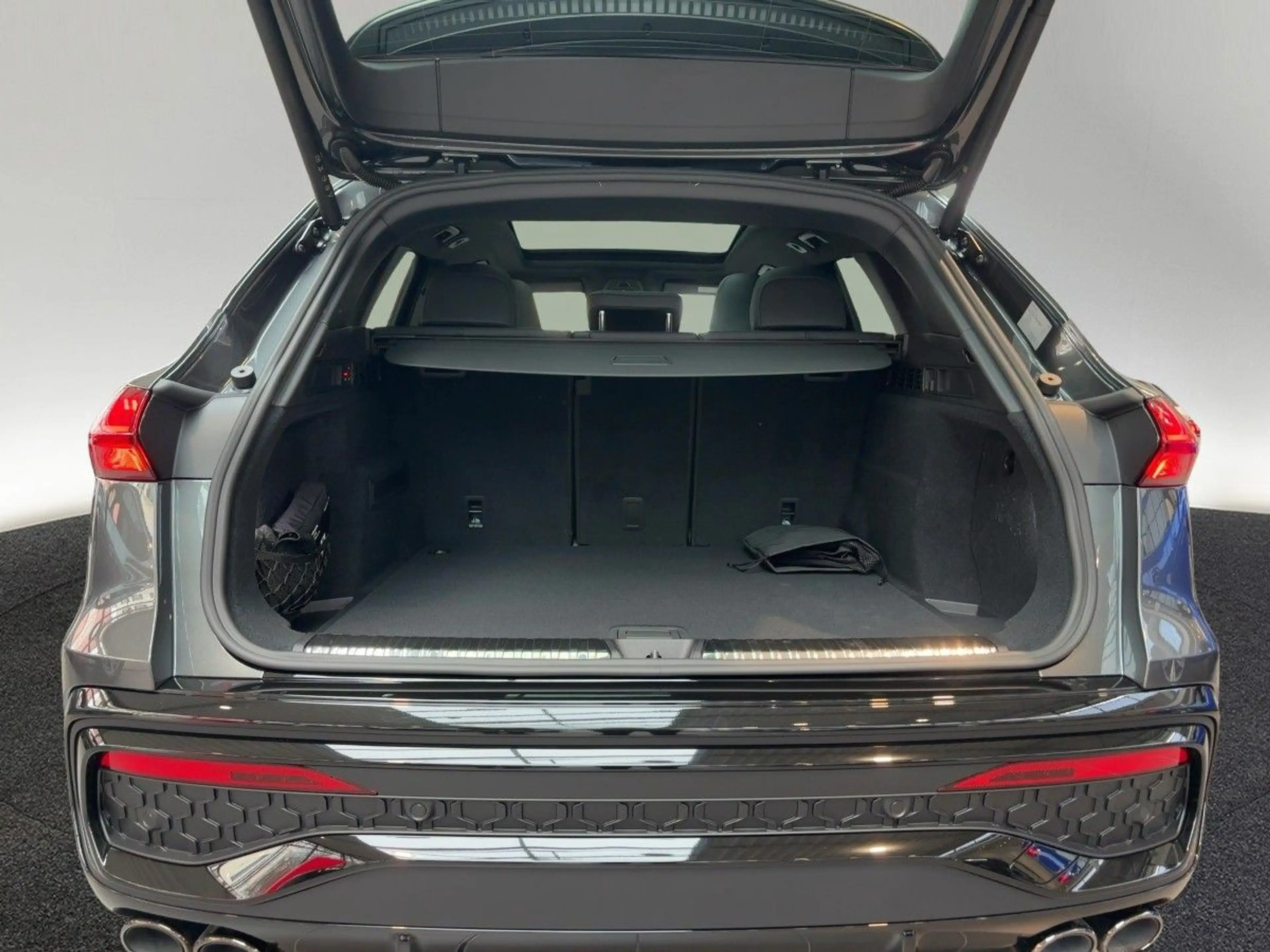Audi SQ5 3.0 TFSI quattro edition one mythosschwarz — photo 7