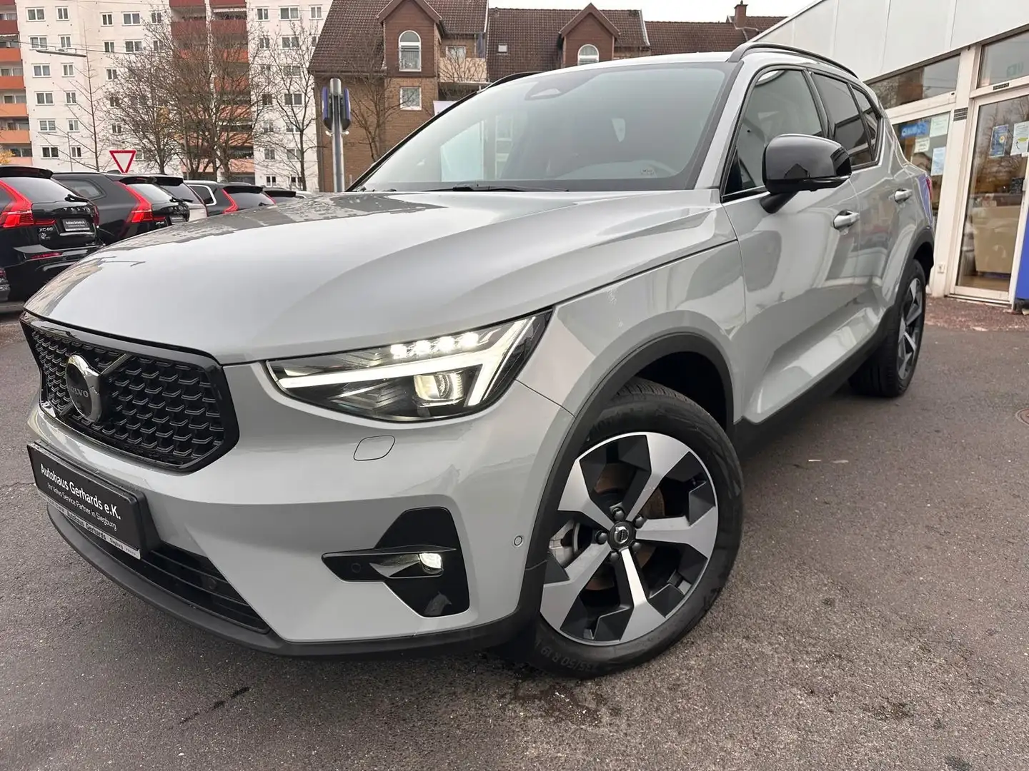 Volvo XC40 B4 Plus Dark, 360°, BLIS, ACC, Pixel LED Grau - 1