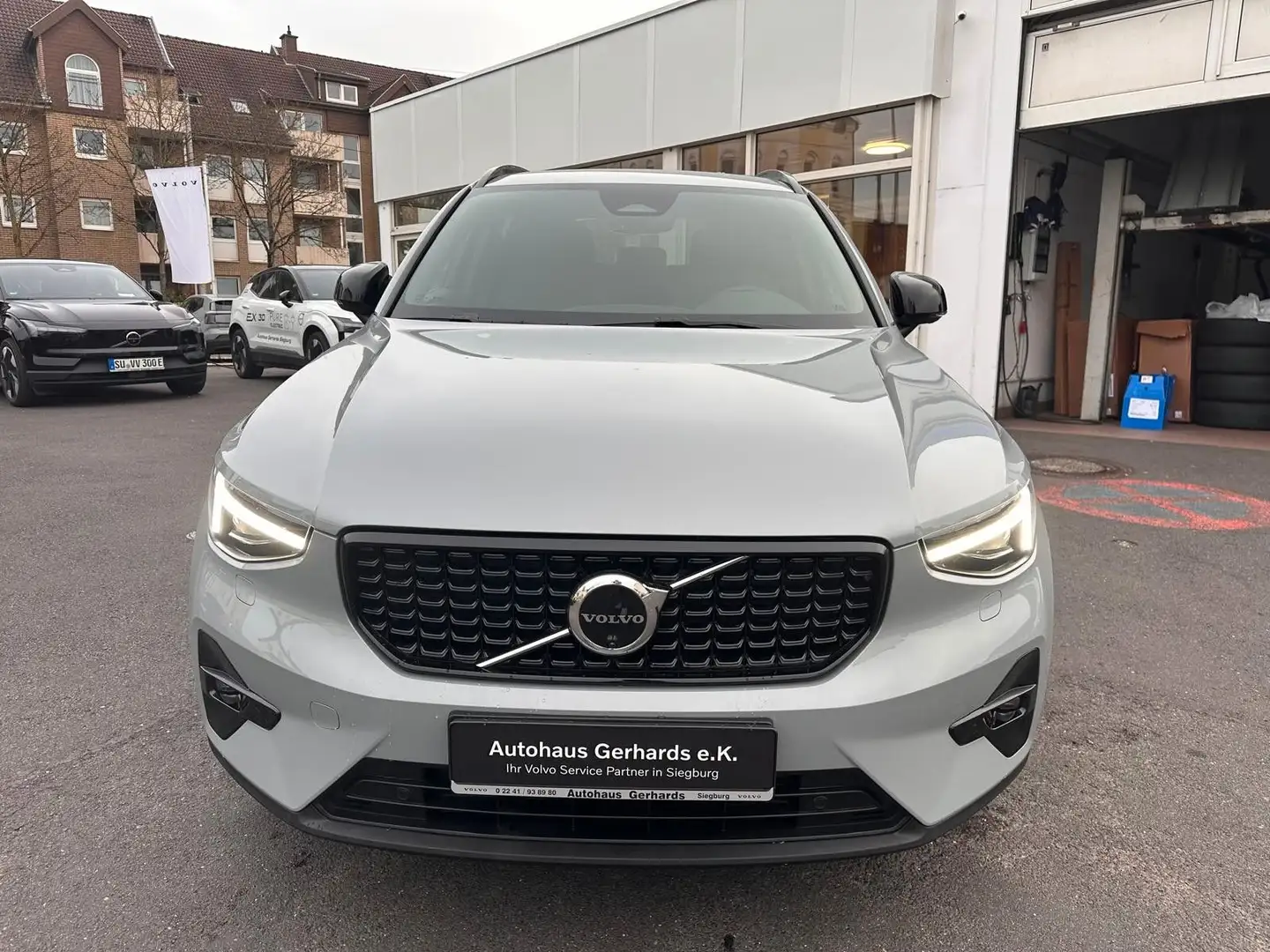 Volvo XC40 B4 Plus Dark, 360°, BLIS, ACC, Pixel LED Grau - 2