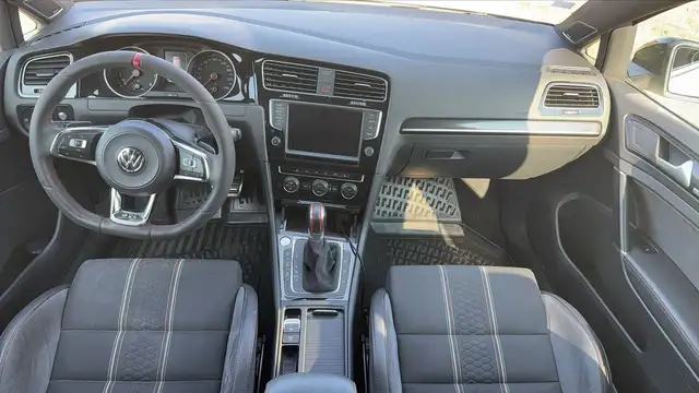 Volkswagen Golf view 11
