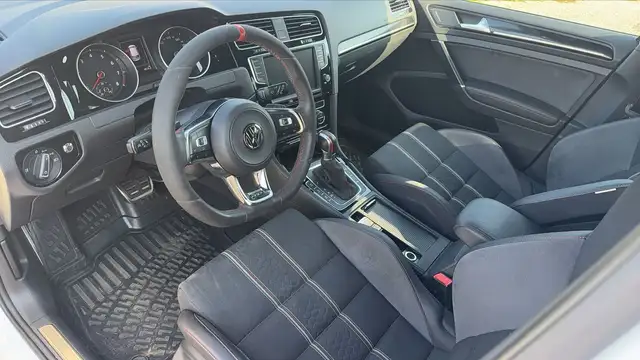 Volkswagen Golf view 8