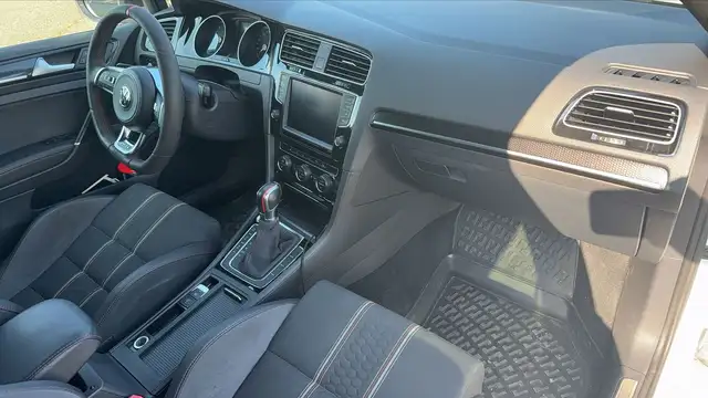 Volkswagen Golf view 10