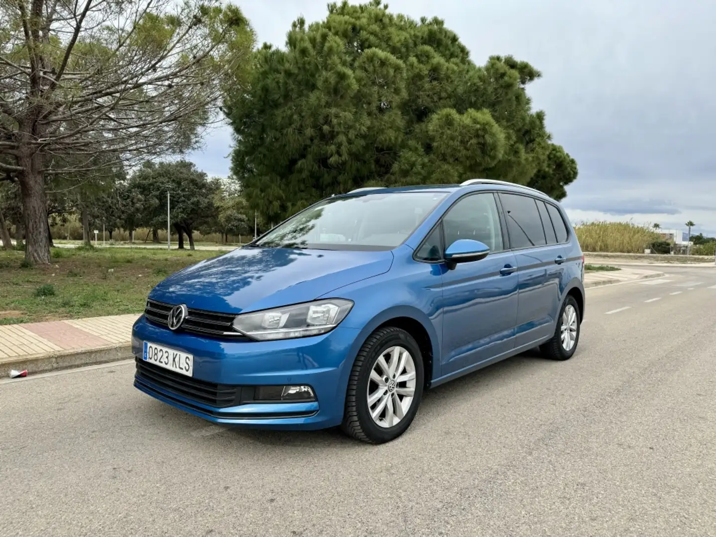 Volkswagen Touran 1.6TDI Business and Navi Edition 85kW Azul - 1