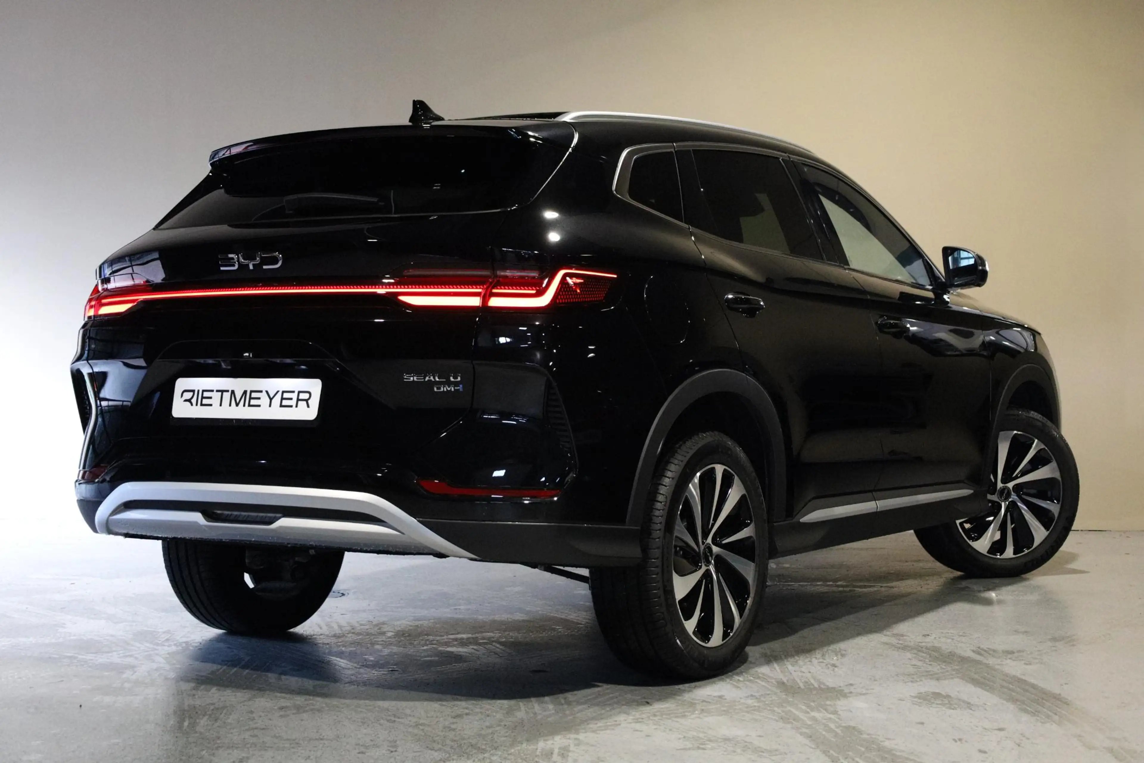 BYD Seal U 1.5 DM-i FWD Boost Zwart/Zwart |Pano |Head-Up |Sto — photo 6
