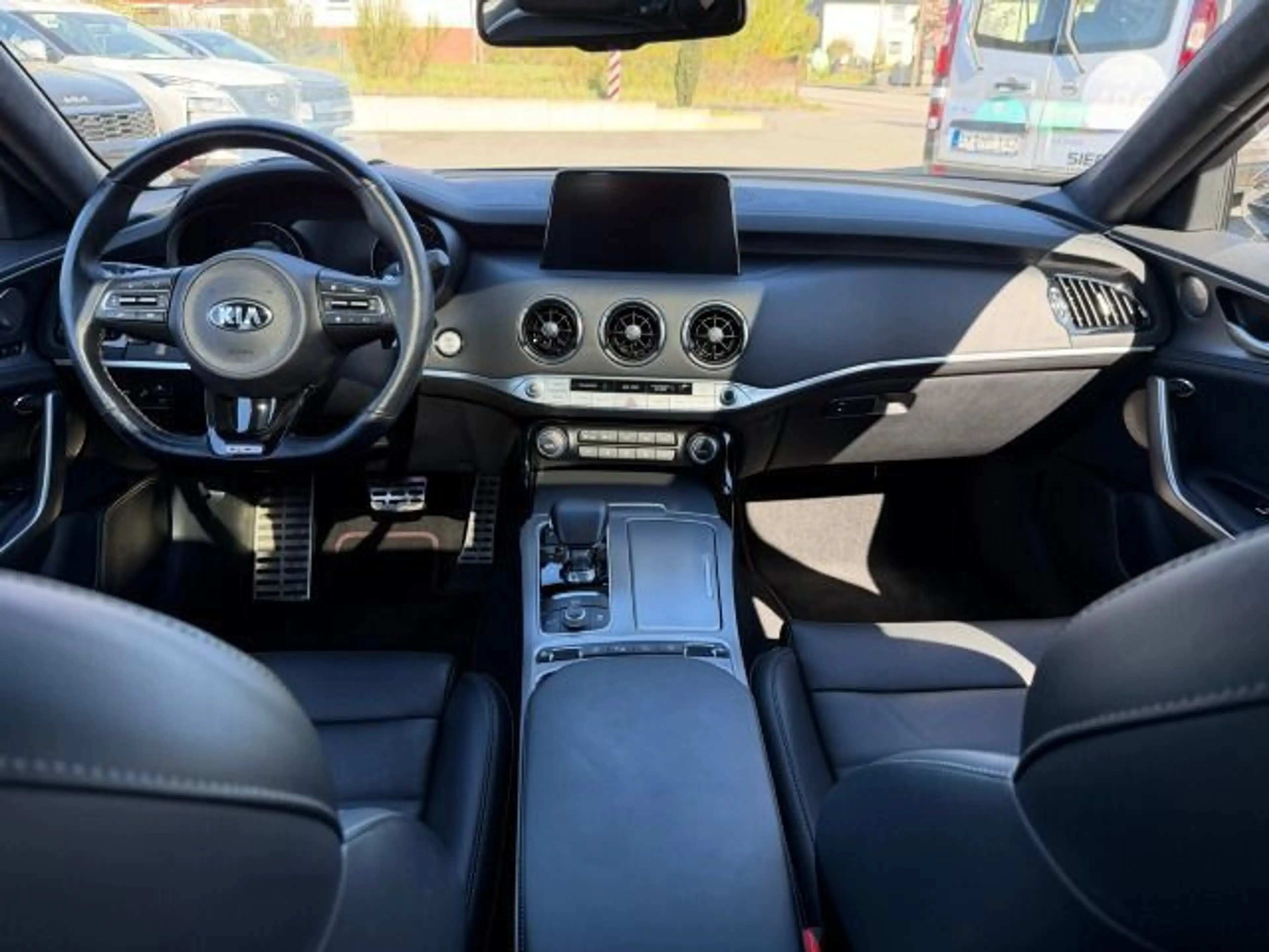 Kia Stinger GT 4WD*Metallic White Pearl*Schiebedach — photo 11