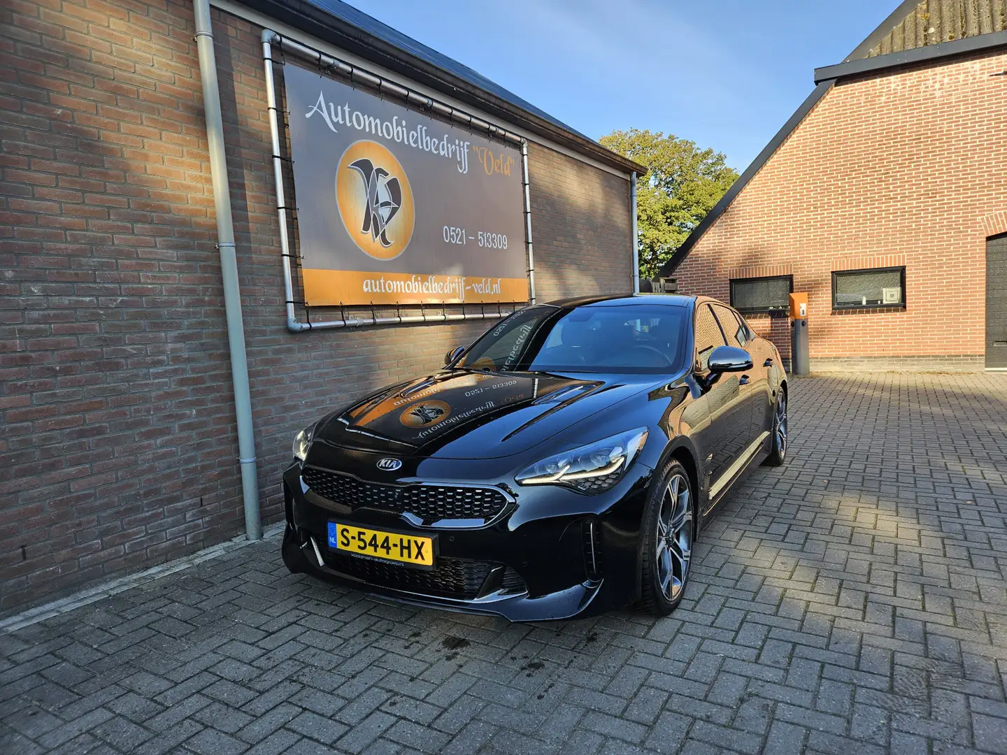 Kia Stinger 3.3 V6 T-GDI AWD GT Zwart - 1