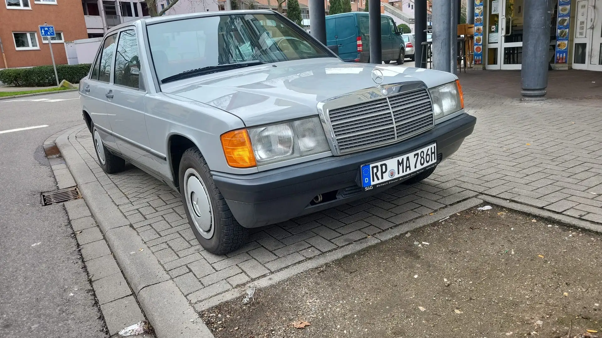 Mercedes-Benz 190 E Grau - 1