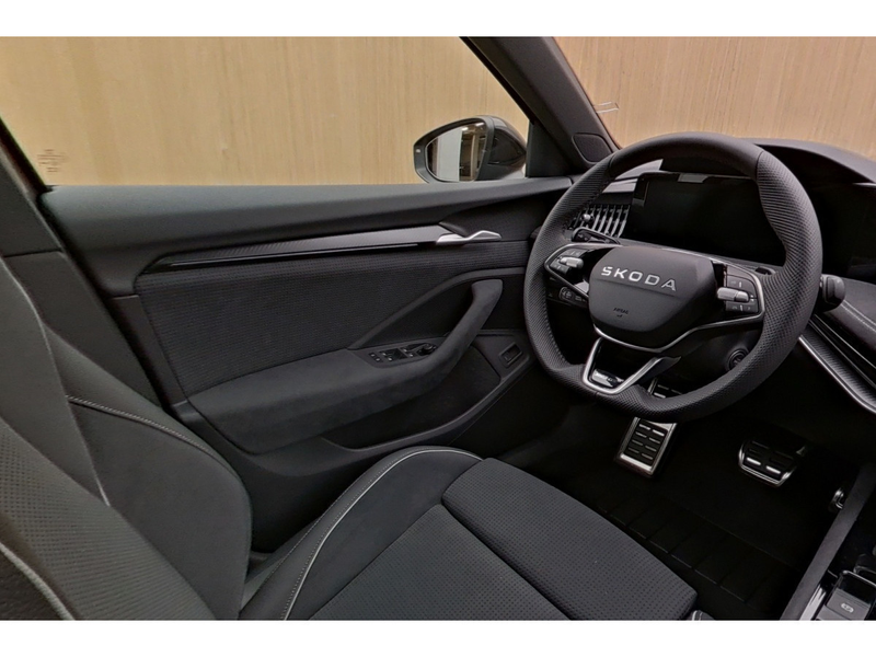 Skoda Superb Combi Sportline 2.0 TDI DSG7 110kW-150CV - DCC+ - — photo 10