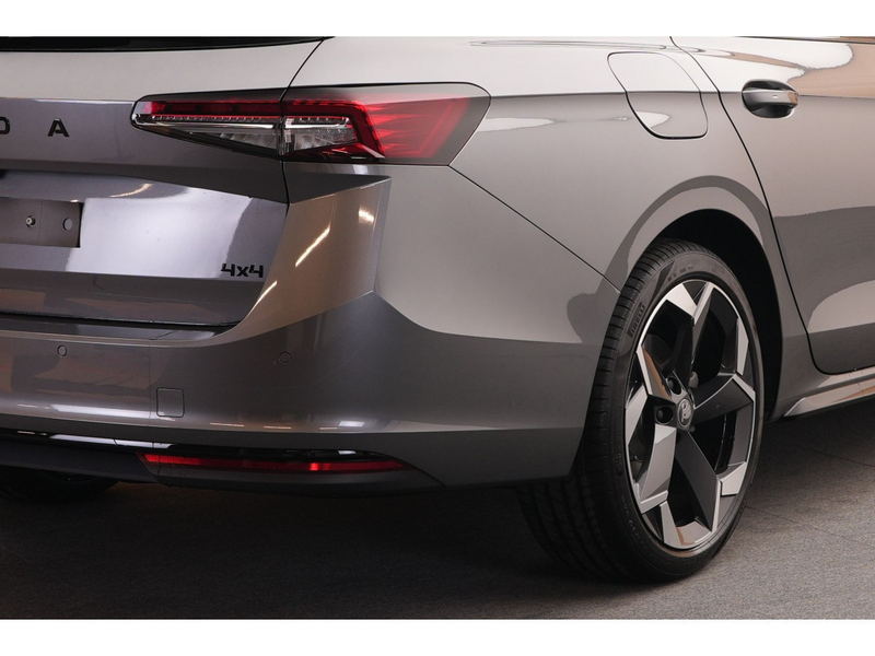 Skoda Superb Combi Sportline 2.0 TDI DSG7 110kW-150CV - DCC+ - — photo 14