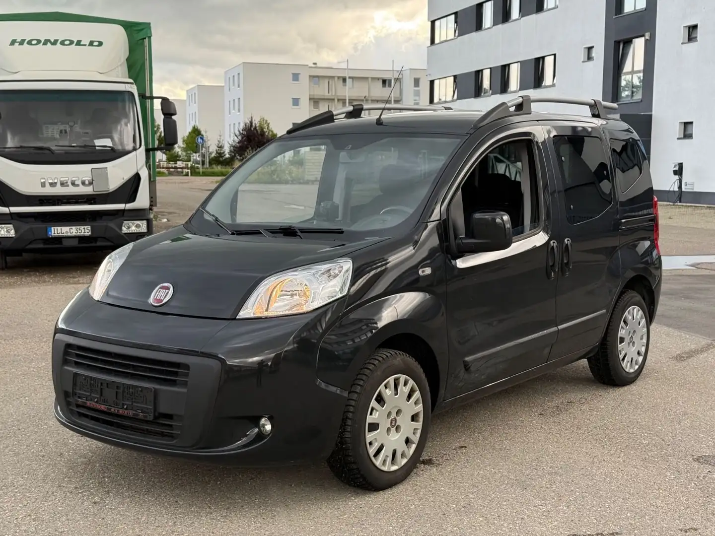 Fiat Qubo MY Qubo 1.3 JTD Automatik 5-Sitzer Klima Schwarz - 1