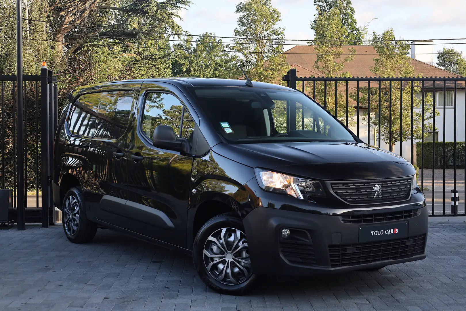 Peugeot Partner 1.5 HDI L2 | 3 pls. | Automaat | 130pk. | BTW Zwart - 2