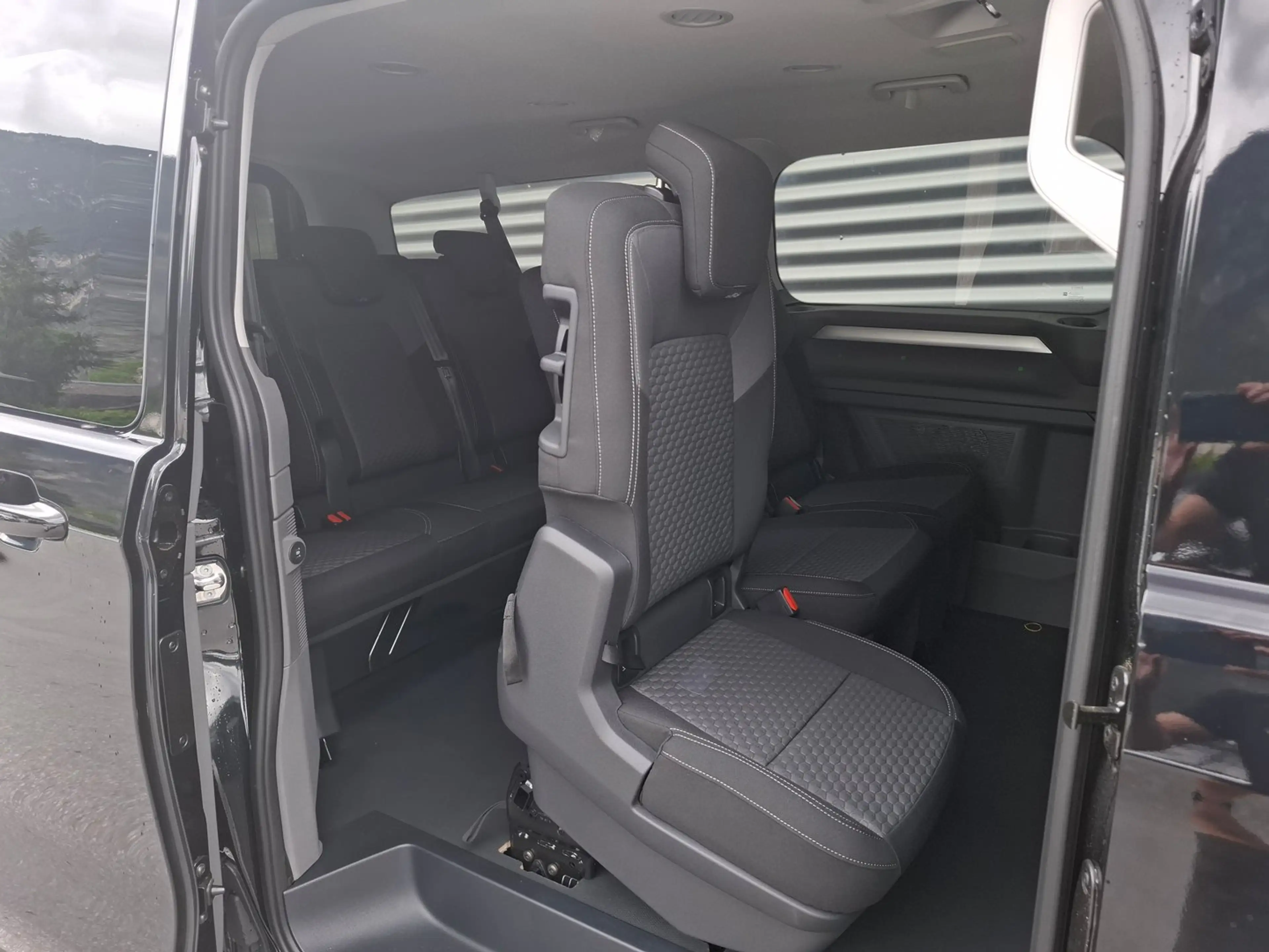 Volkswagen T7 Caravelle VW T7 Caravelle Life LR TDI 4MOTION — photo 9