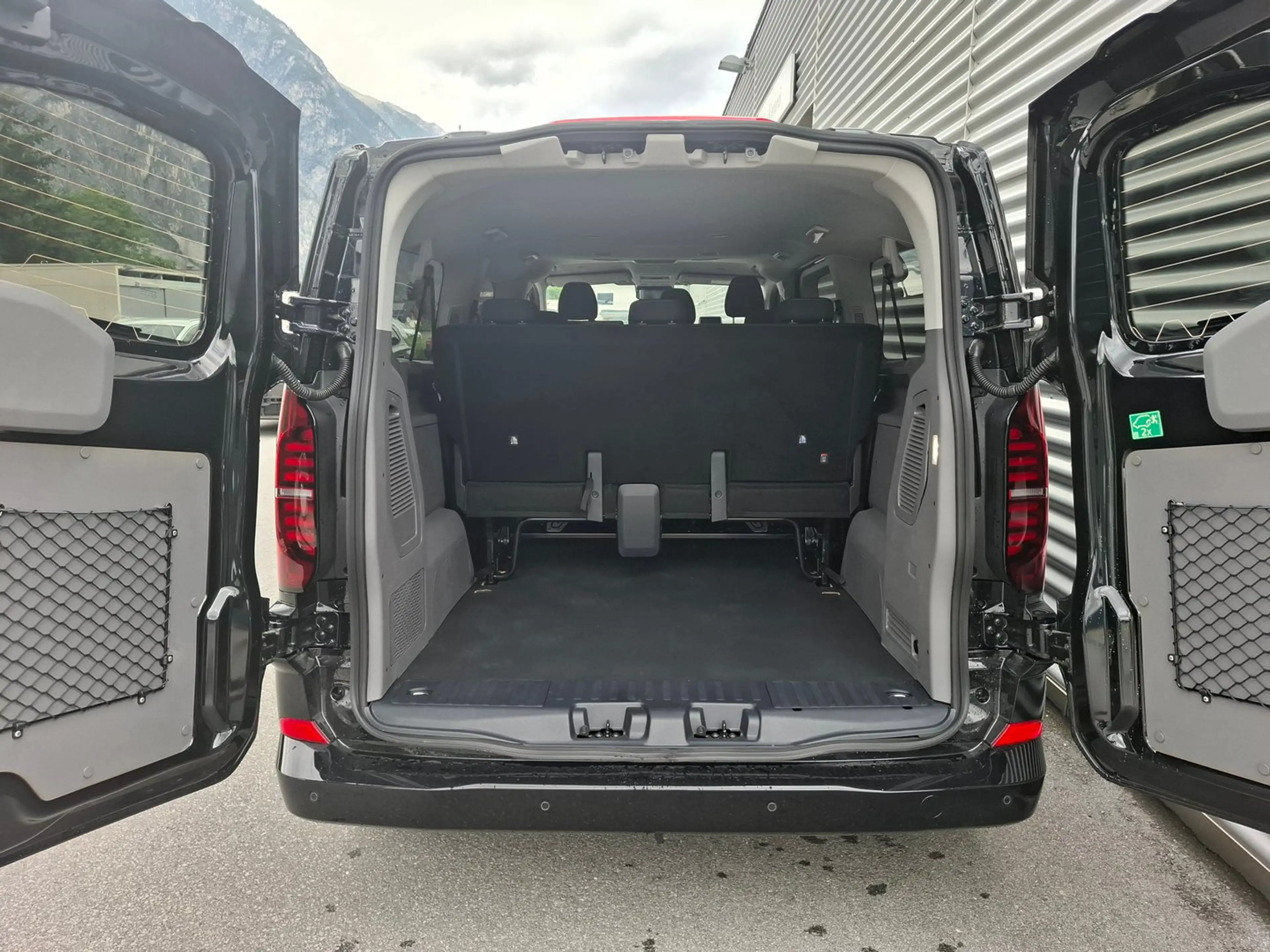 Volkswagen T7 Caravelle VW T7 Caravelle Life LR TDI 4MOTION — photo 11