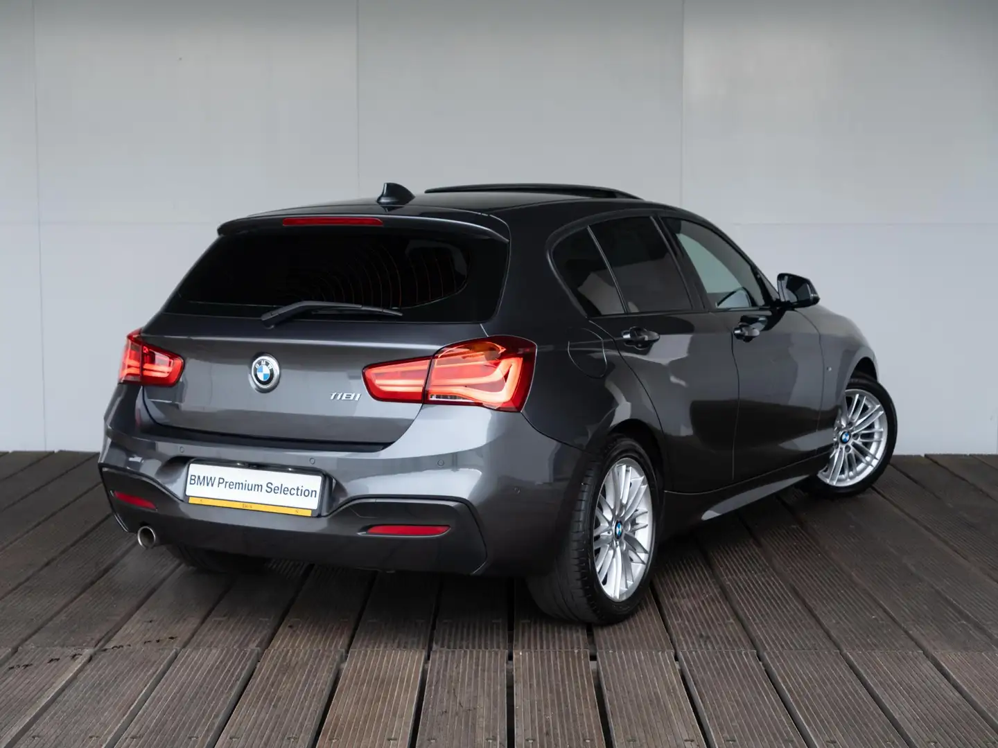 BMW 118 1 Serie 118i | High Executive | M Sportpakket | Sc Gris - 2
