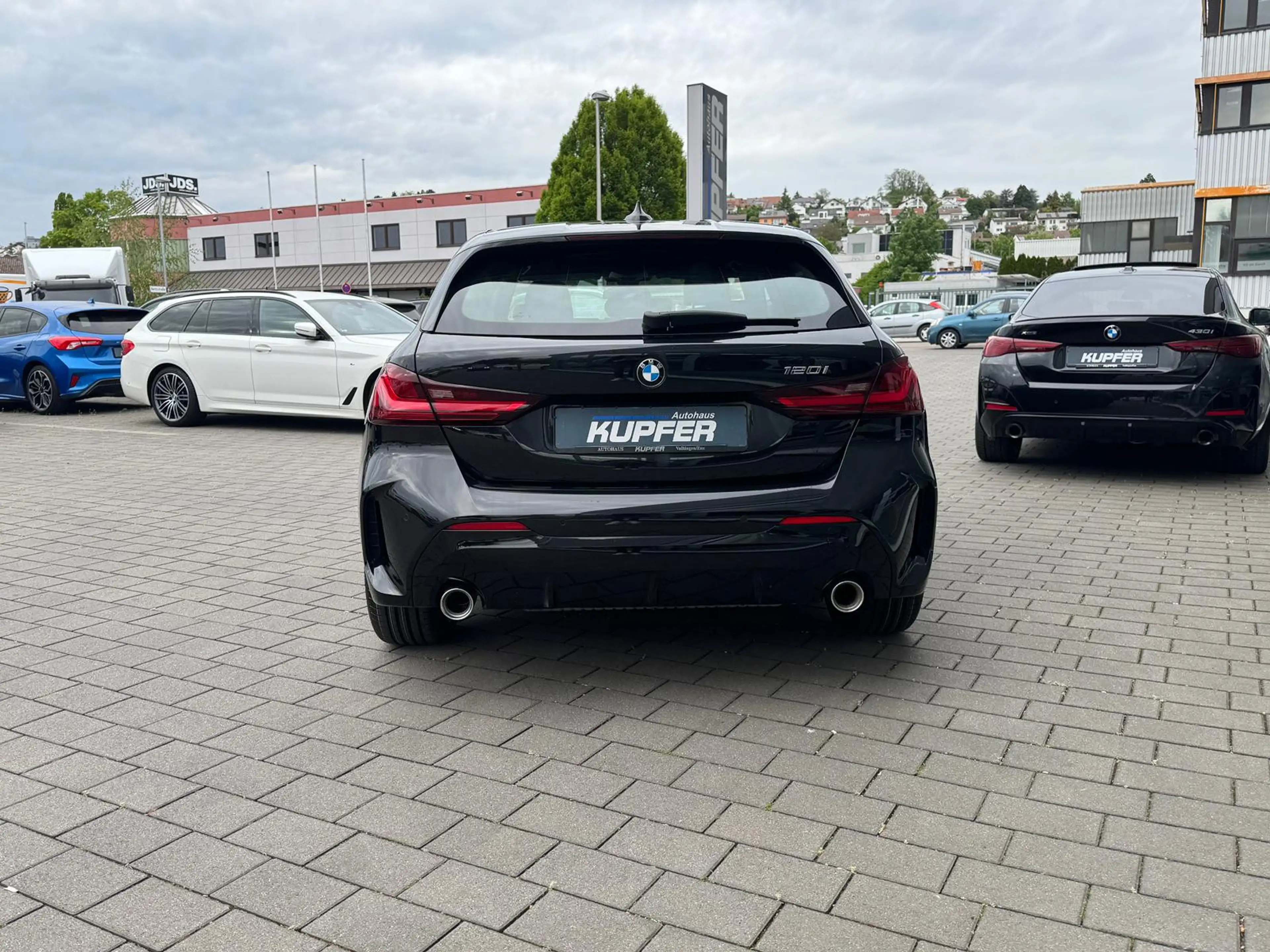 BMW 120 i M Sportpaket HIFI°gr.Navi°Pano°HIFI-behLLR — photo 6