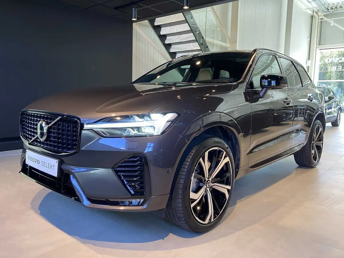 Volvo XC60 Ultimate, B4 Mild hybrid, Benzine, Dark Gris - 1