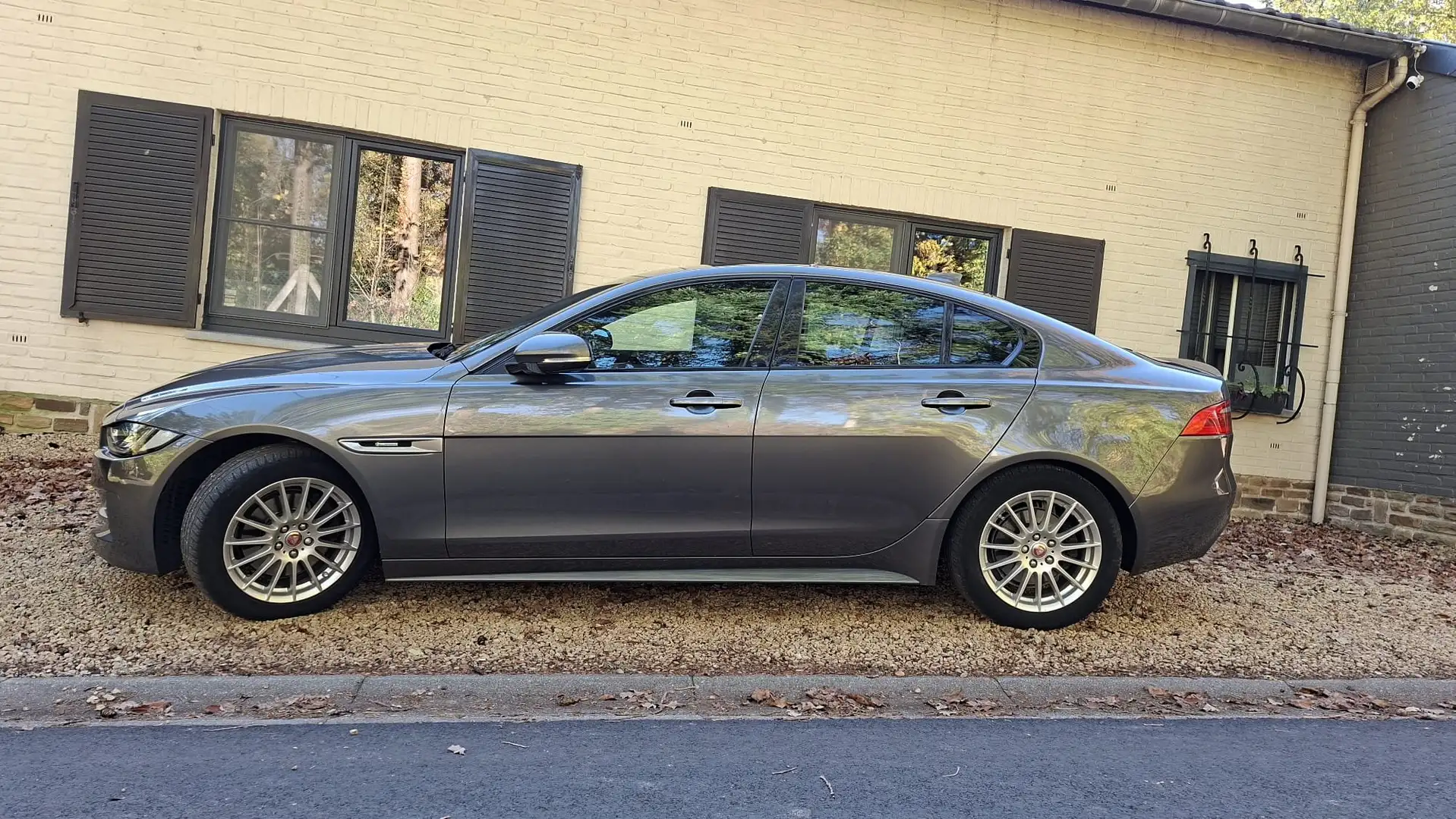 Jaguar XE XE 2.0 D E-Performance Business Ed.R-Sport Grijs - 2