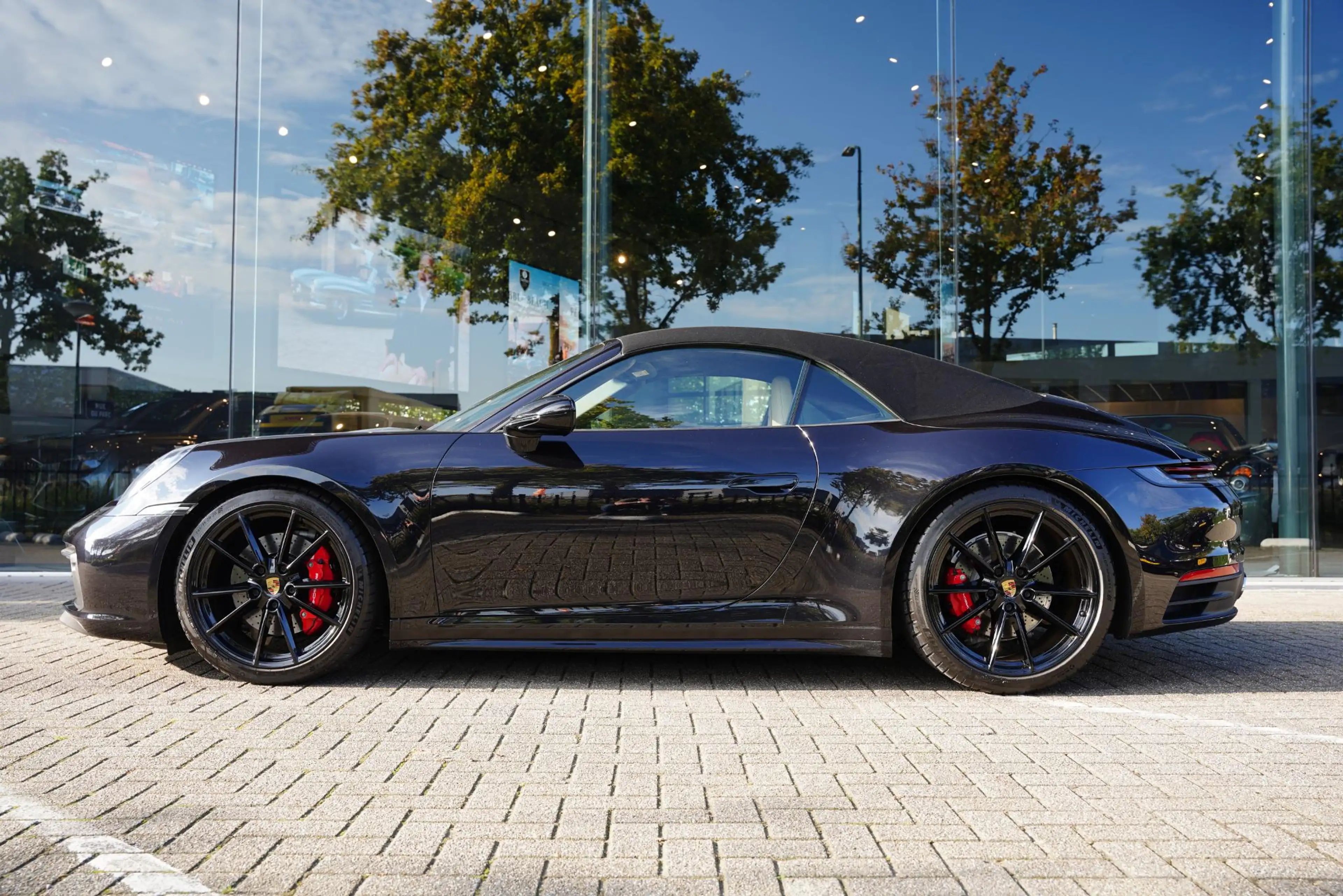 Porsche 992 992 Cabriolet 3.0 Carrera 4 S / New Service / Lede — photo 4