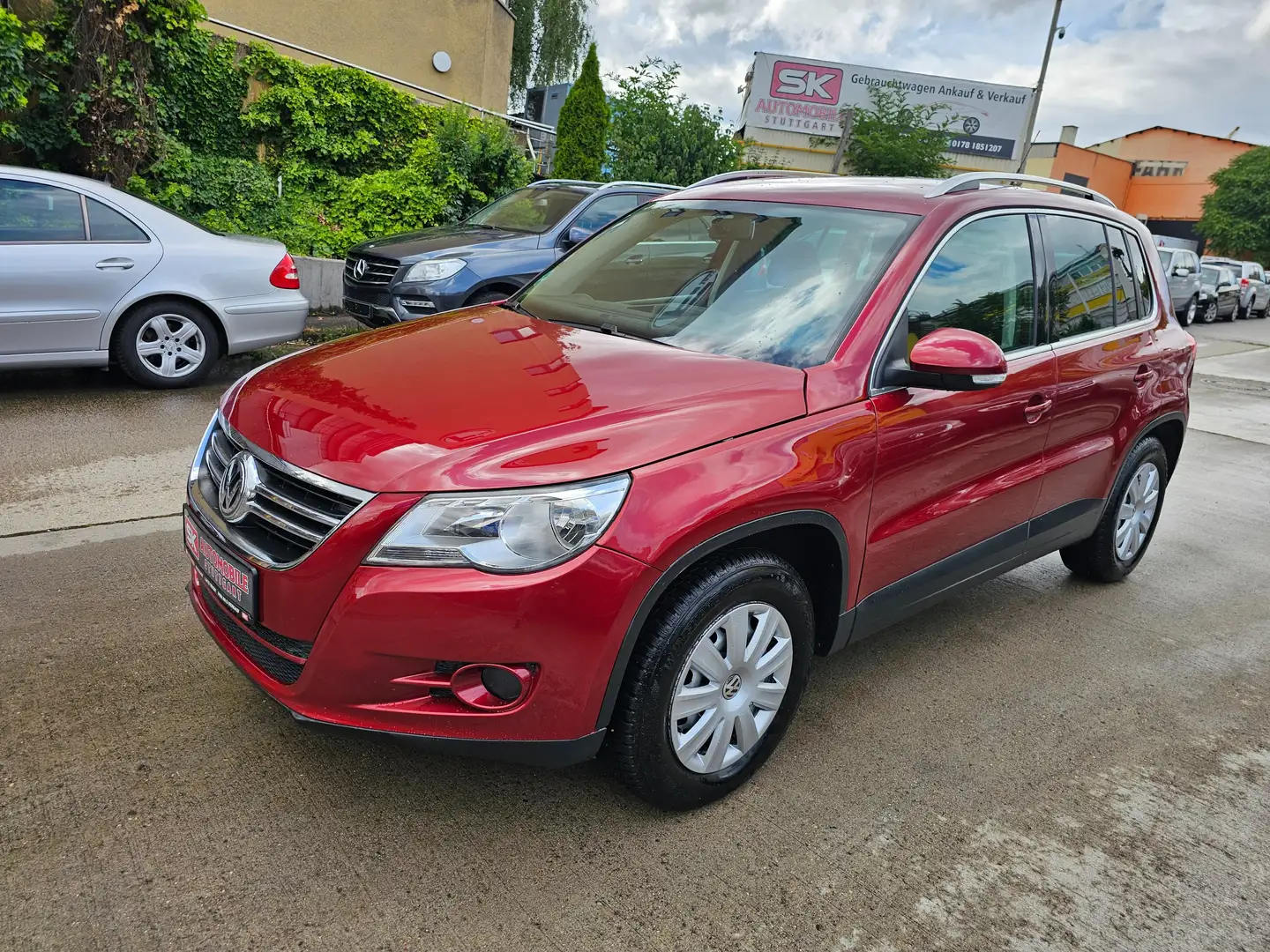 Volkswagen Tiguan Sport TÜV bis 10.2026 Rot - 1