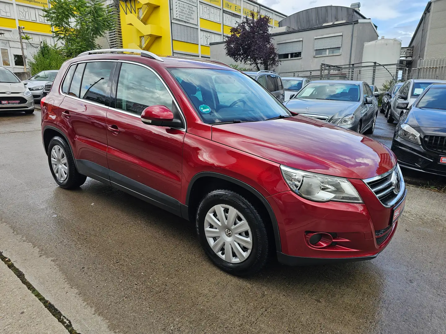 Volkswagen Tiguan Sport TÜV bis 10.2026 Rot - 2