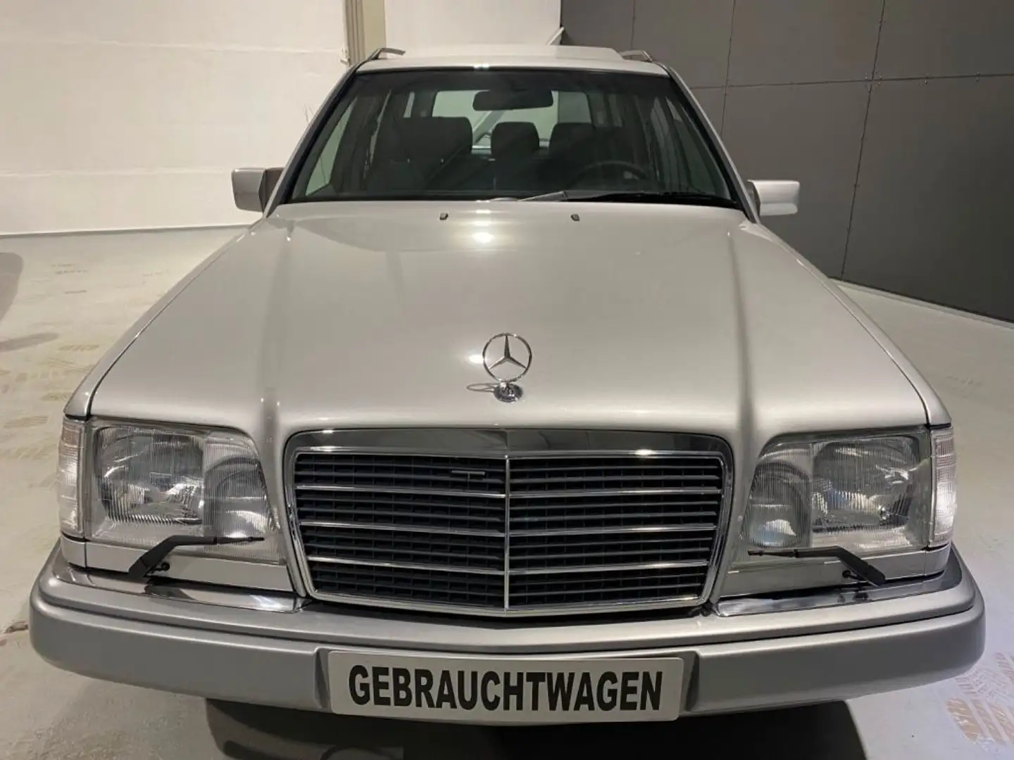 Mercedes-Benz E 36 AMG *H-Kennzeichen*Leder*SHZ* Silber - 2