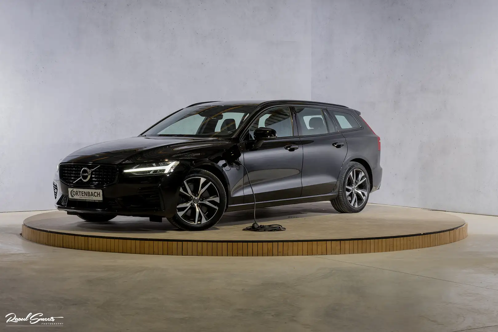 Volvo V60 2.0 T6 Recharge AWD R-Design | Apple carplay | Cru Nero - 1