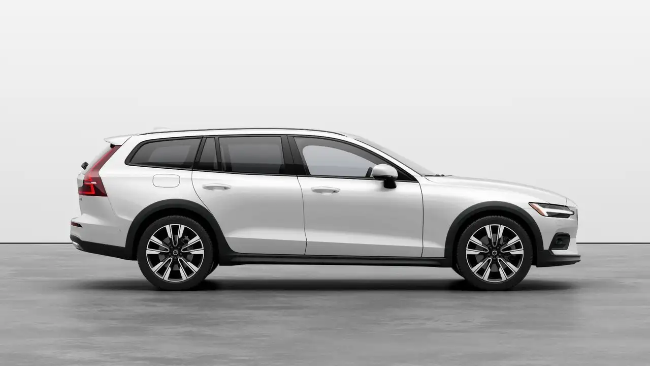 Volvo V60 Cross Country снимка Volvo V60 Cross Country