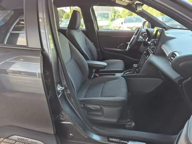 Toyota Yaris Cross view 13