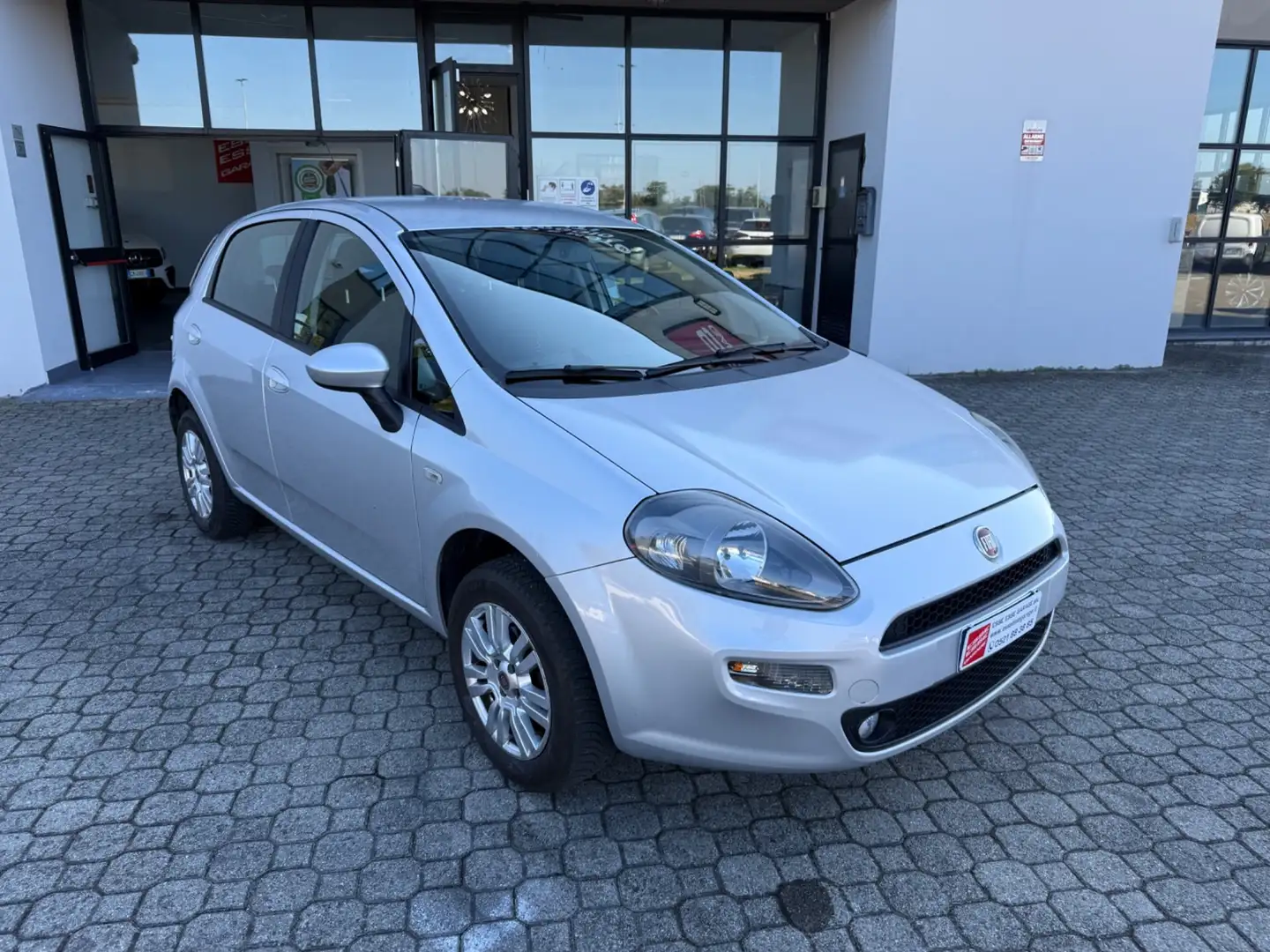 Fiat Grande Punto Grande Punto 1.4 5 porte Actual Natural Power Grijs - 2