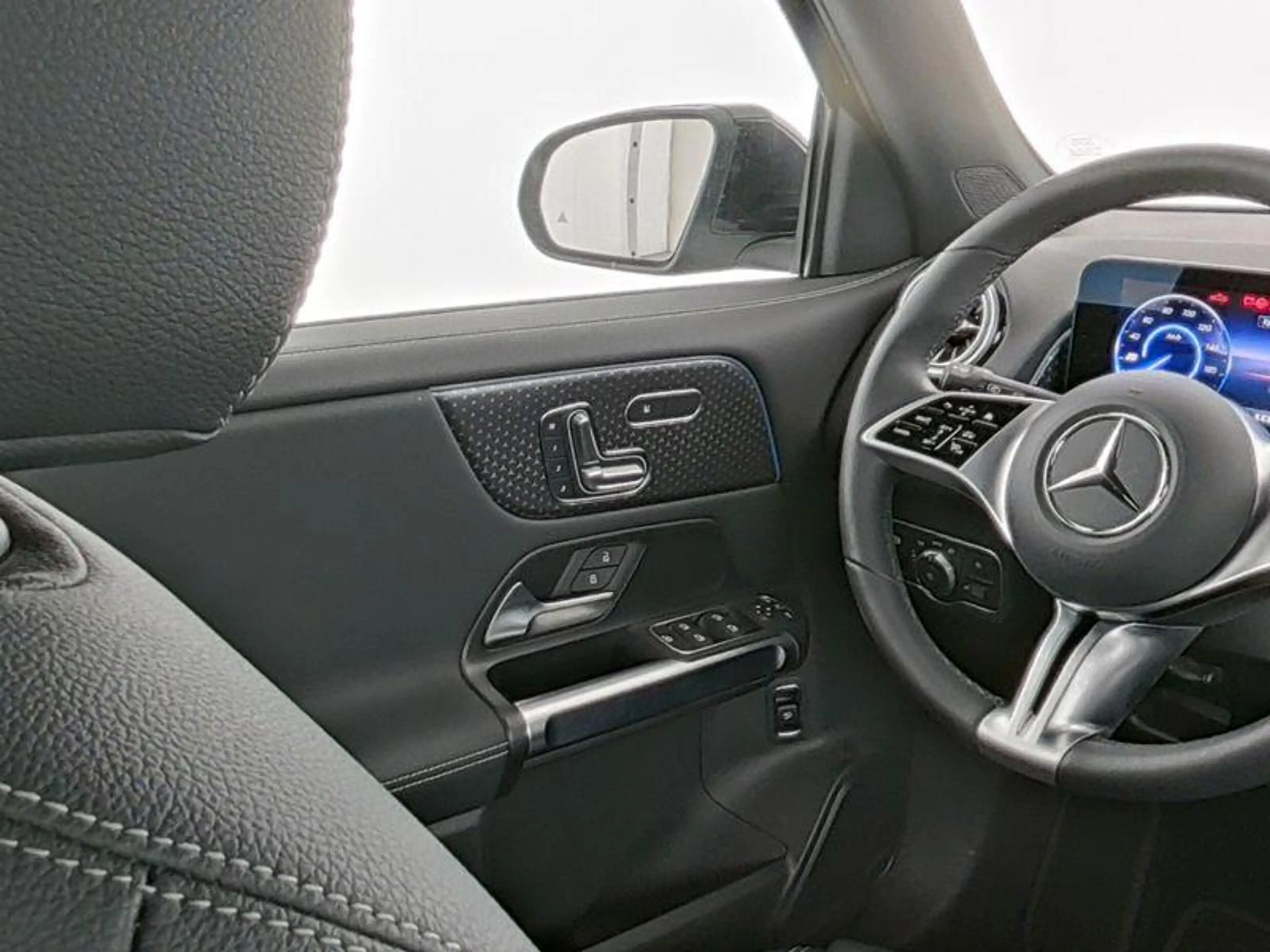 Mercedes-Benz EQB 250 250+ Business Line 71 kWh — photo 7
