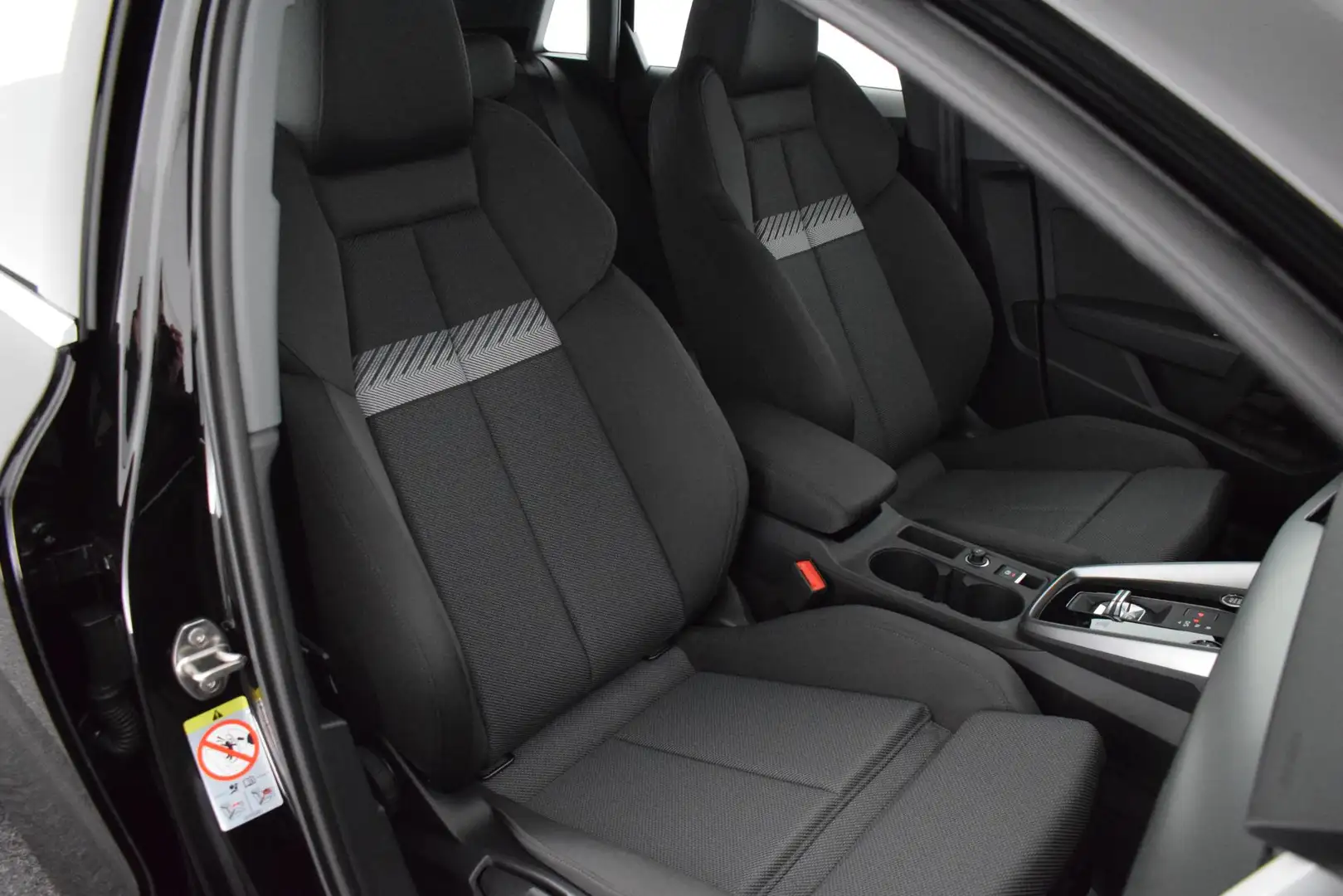 Audi A3 Sportback 35 TFSI 150pk S-Tronic Business edition Noir - 2