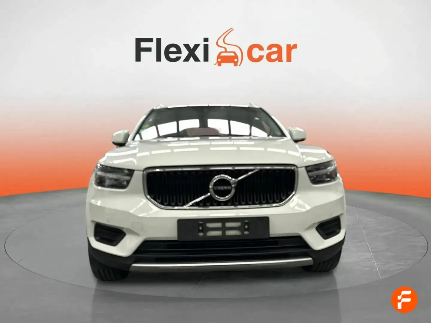 Volvo XC40 D3 Momentum Aut. Blanco - 2