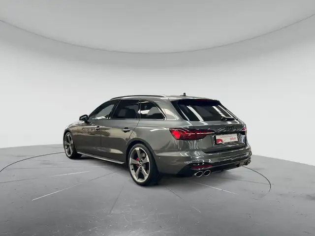 Audi S4 view 4