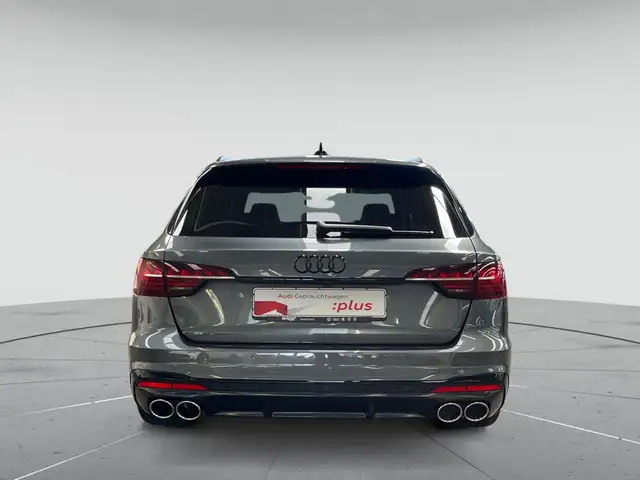 Audi S4 view 6