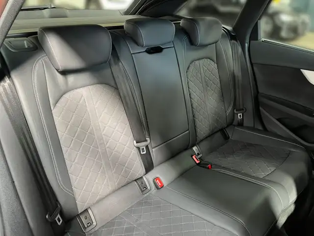 Audi S4 view 9
