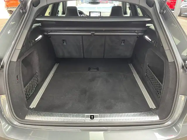 Audi S4 view 11