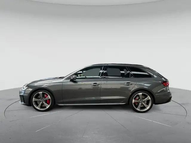 Audi S4 view 3