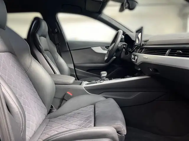 Audi S4 view 10
