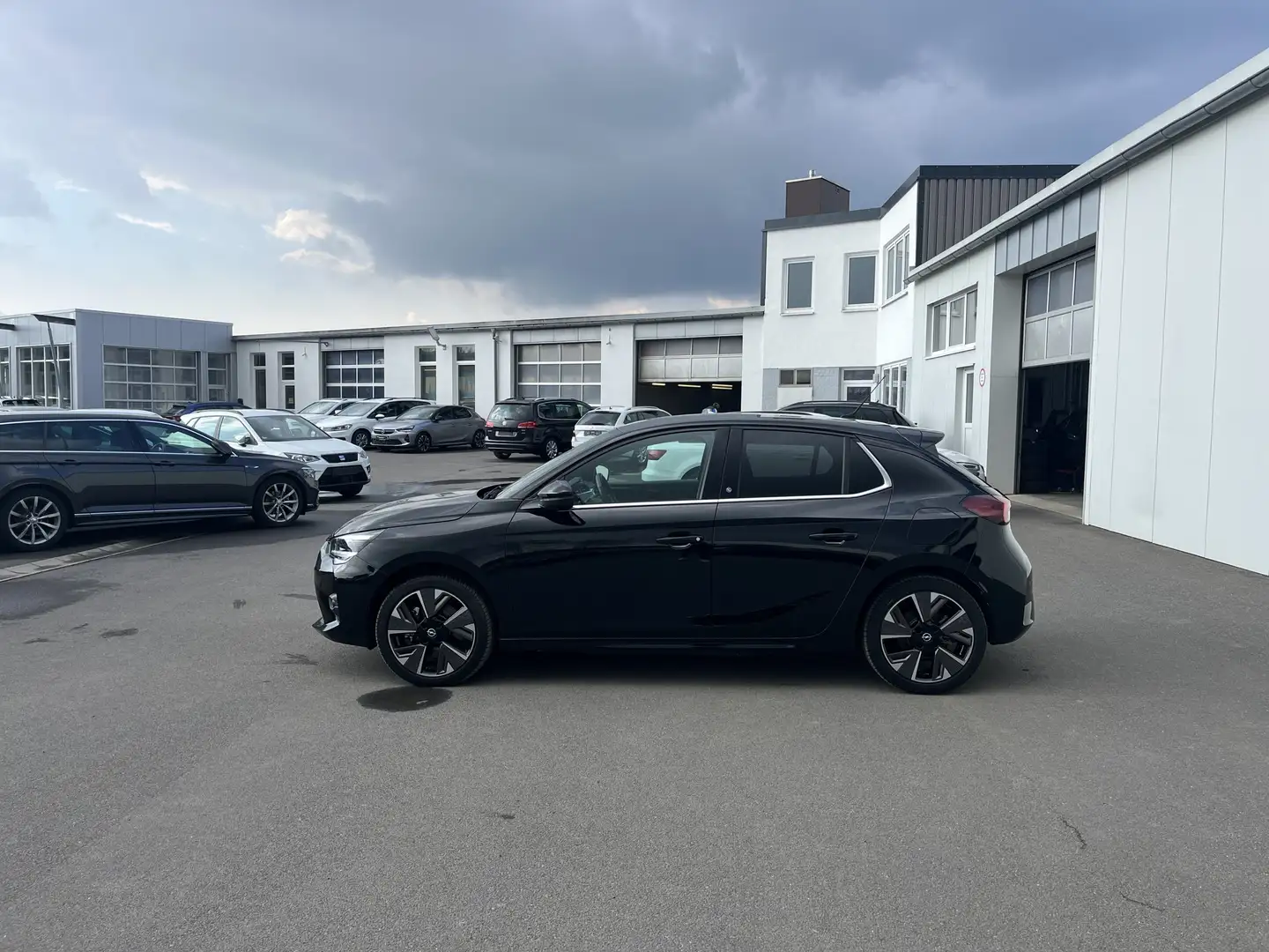 Opel Corsa e Ultimate 93€ m. 20% Anzahlung 50 kWh CCS Navi Schwarz - 2