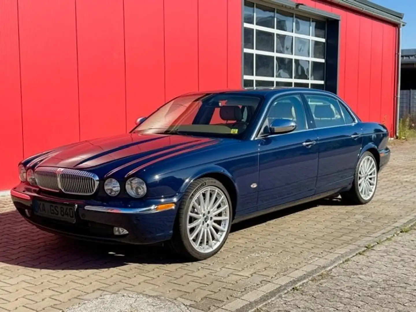 Jaguar Daimler Super Eight, Langversion, 2.Hand, wie neu, Bleu - 1
